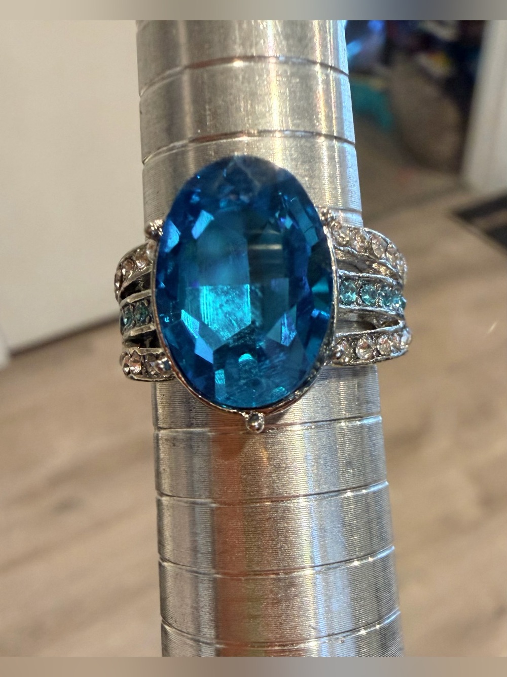 Blue glass stone silver tone oval statement ring size 8
